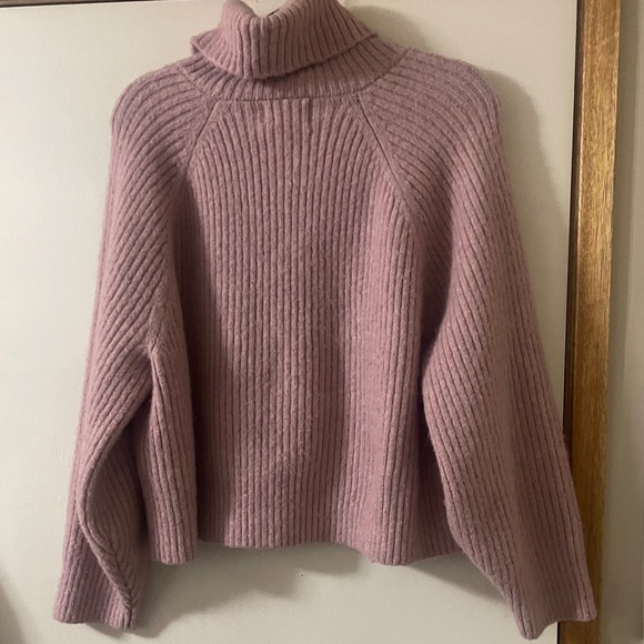 Old Navy (XLg) Soft Pink Feminine Cozy Cropped Turtleneck Knit Top - Picture 2 of 9